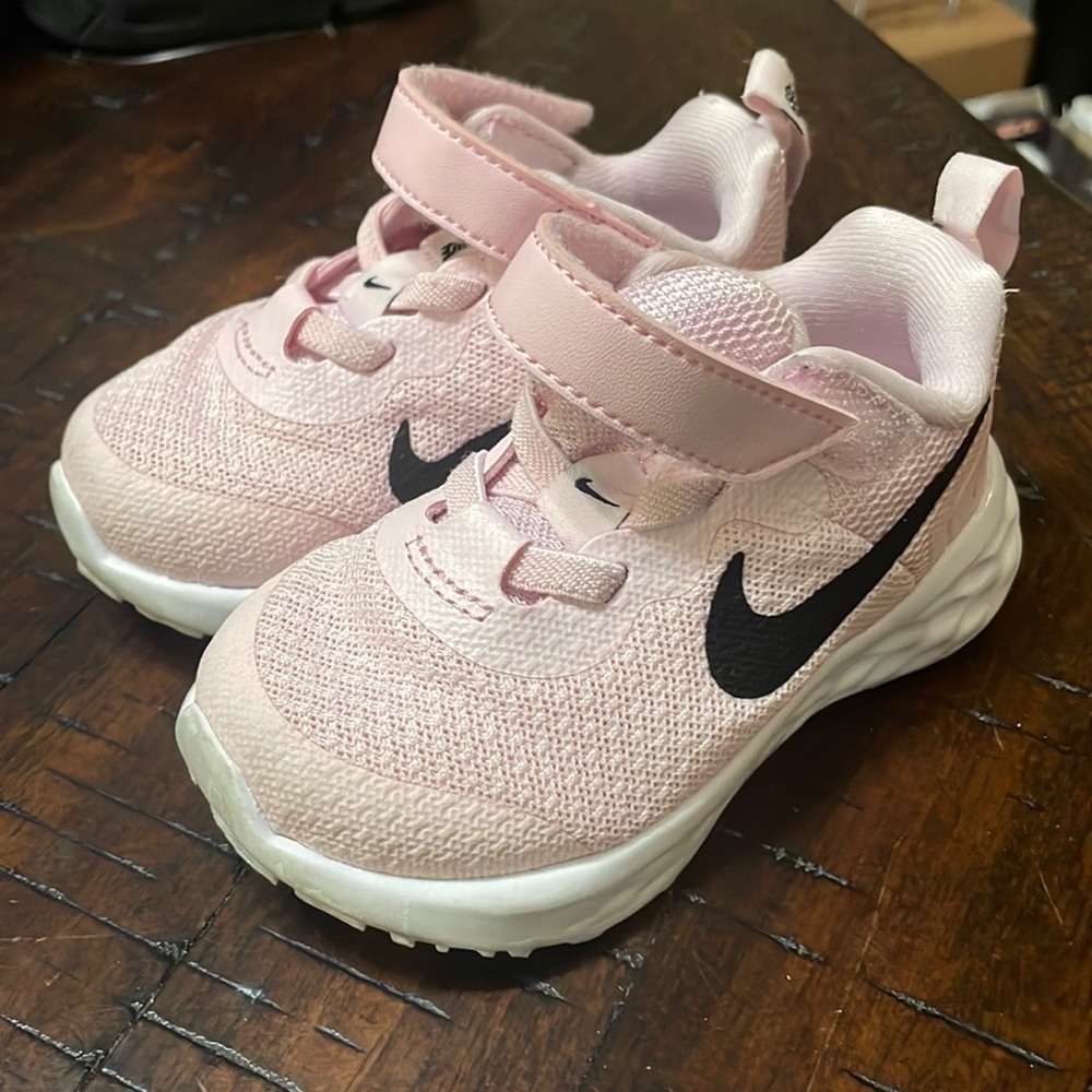 Adorable, baby pink Nike sneakers toddlers 5C